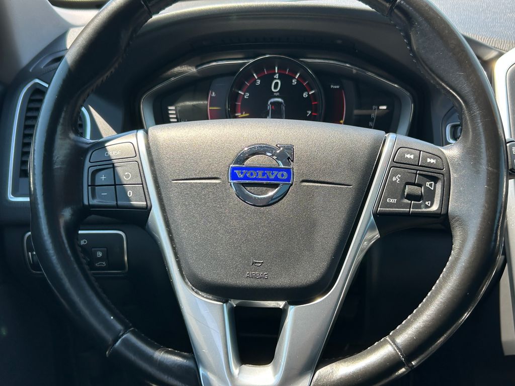 Thumbnail: 2016 Volvo XC60 - 19