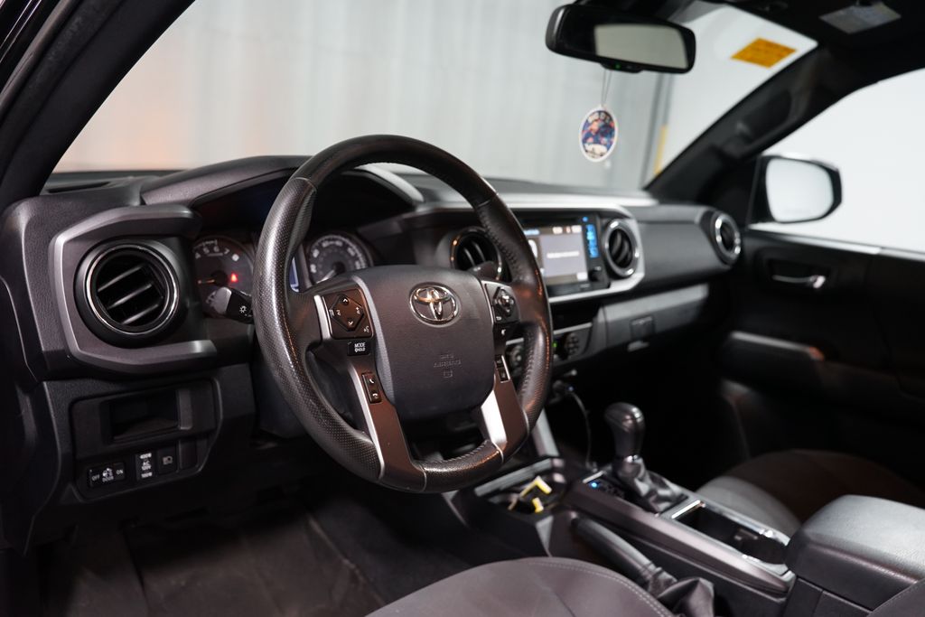 Thumbnail: 2019 Toyota Tacoma - 7