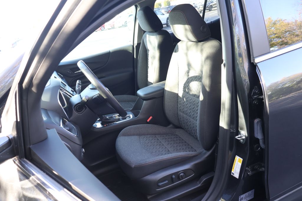 Thumbnail: 2022 Chevrolet Equinox - 31