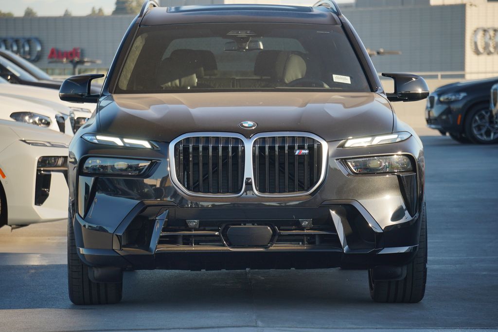 2025 BMW X7 M60i 2