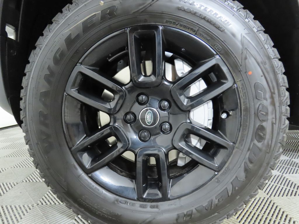 2025 Land Rover Defender 110 30