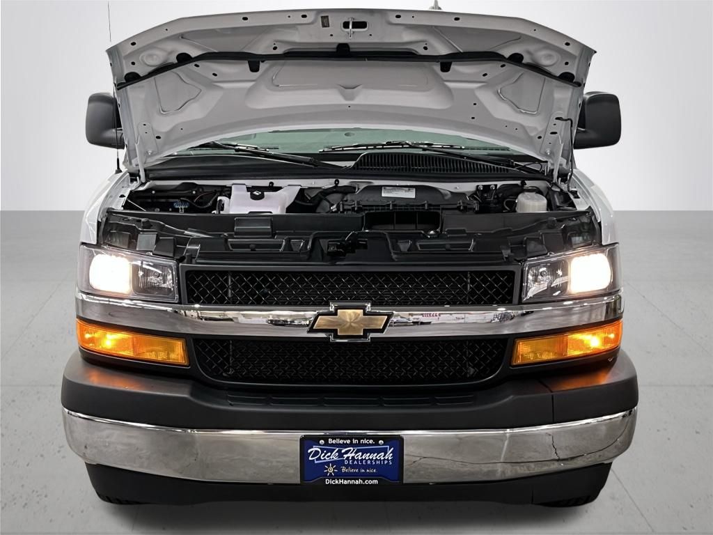 2025 Chevrolet Express 3500 LT