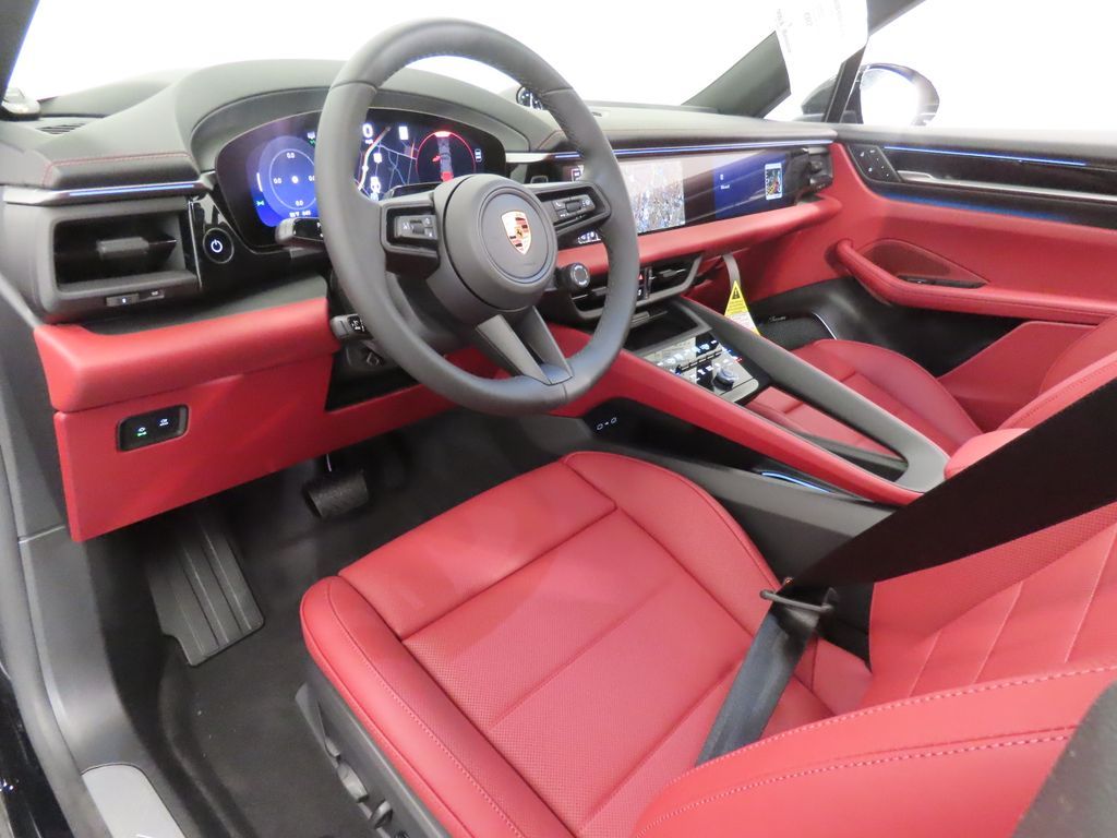 Thumbnail: 2026 Porsche Macan - 4