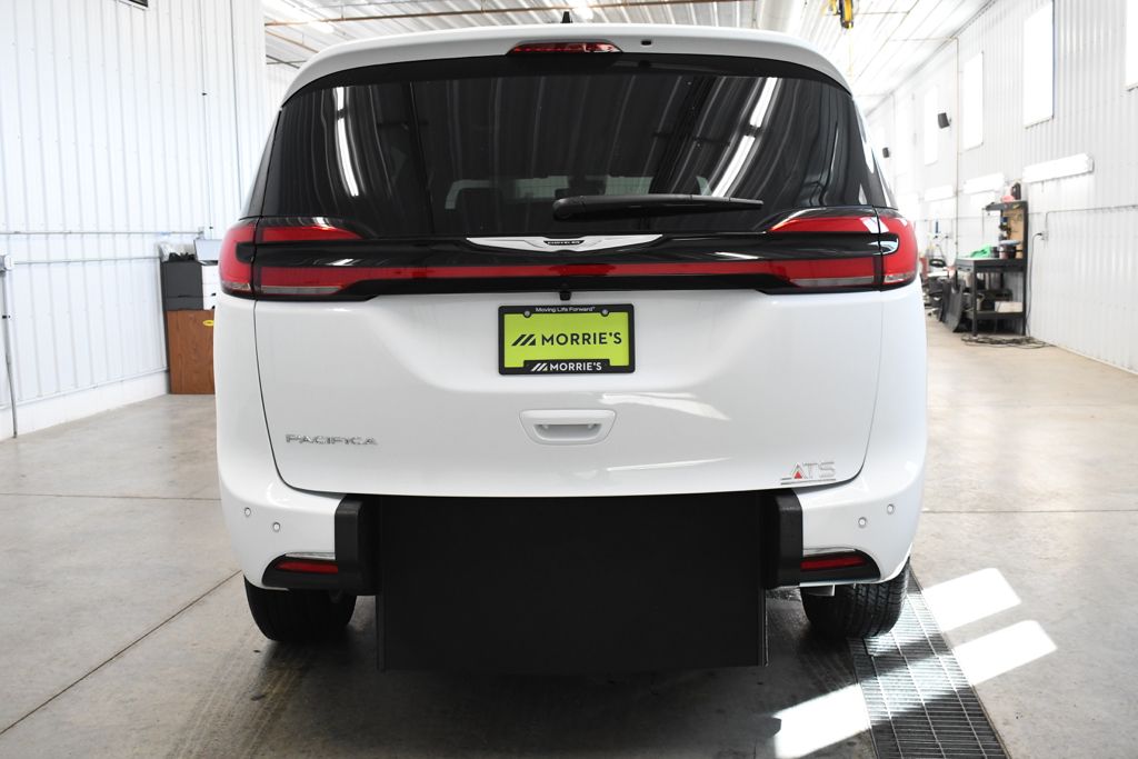 Used 2026 White Chrysler Select image 7