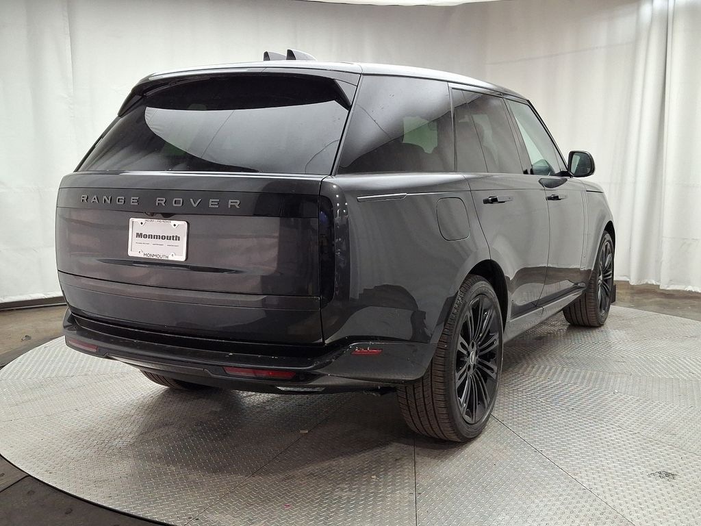 2025 Land Rover Range Rover SE 3