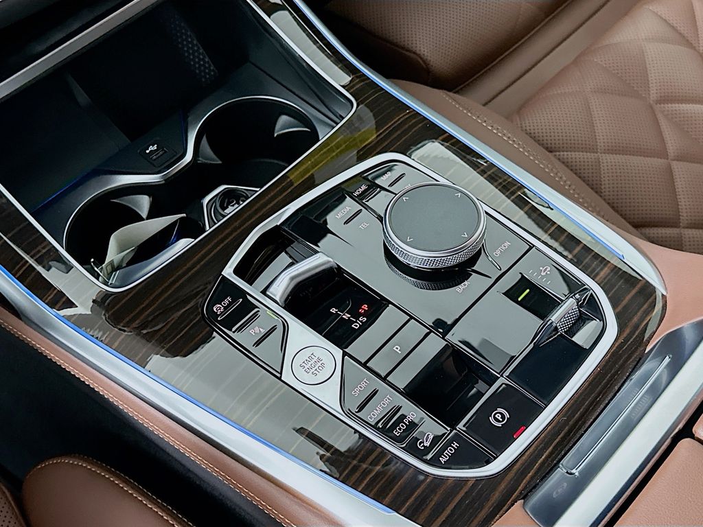 Thumbnail: 2026 BMW X7 - 15