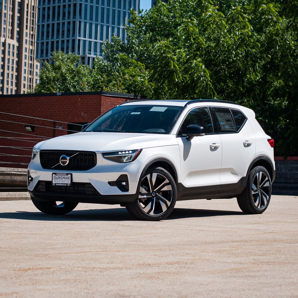White (Cloud) 2026 Volvo XC40 SUV / Crossover All-Wheel Drive Automatic