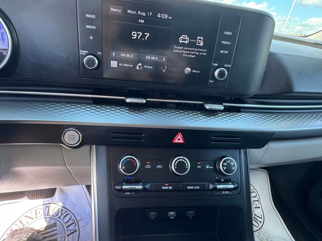 Used 2022 Kia Carnival Van