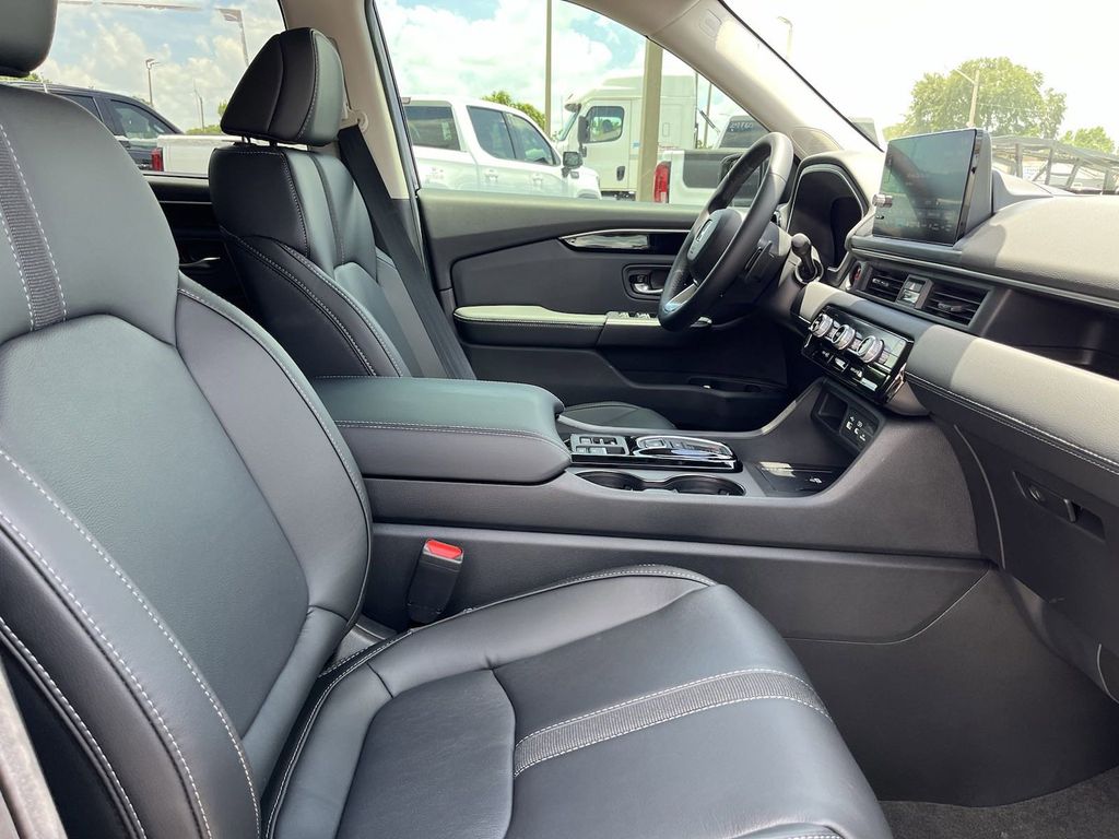 new 2025 Honda Pilot car, priced at $43,195