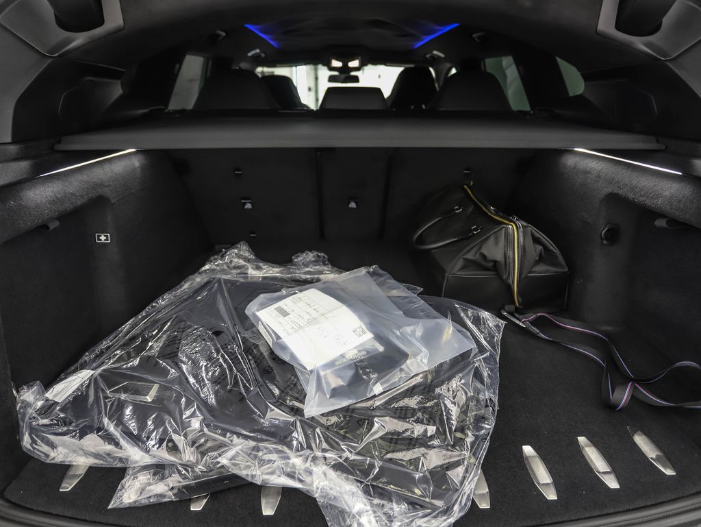 Thumbnail: 2026 BMW XM - 28