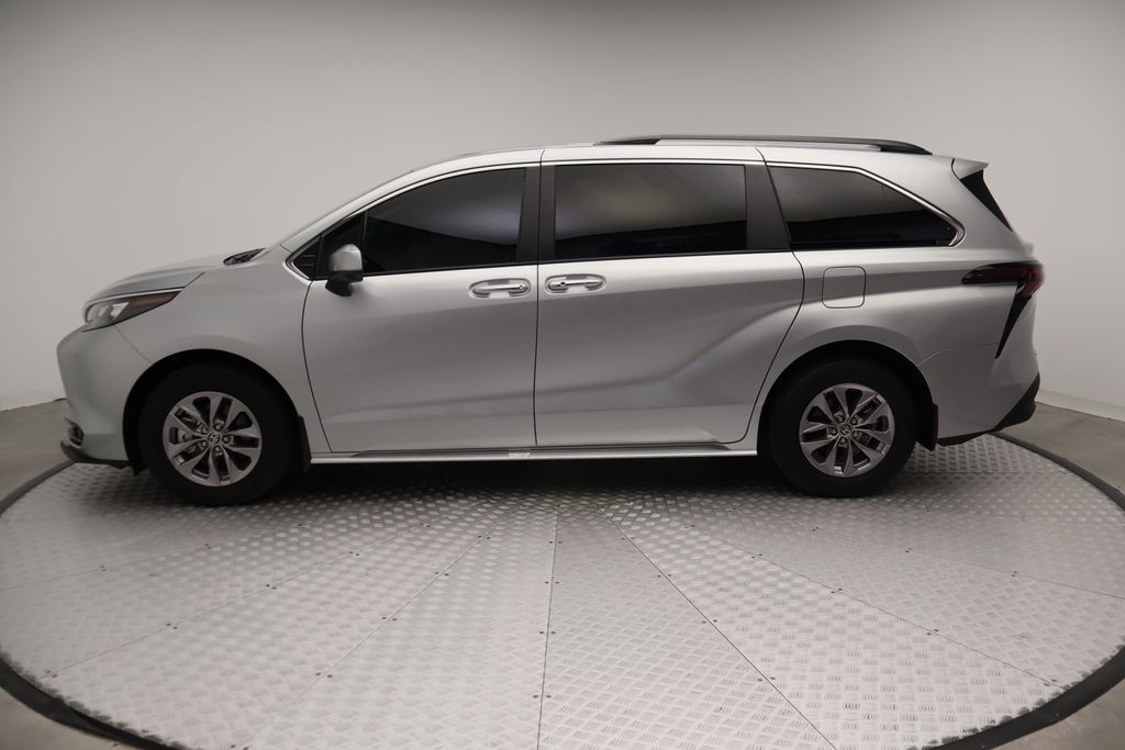 Thumbnail: 2025 Toyota Sienna - 12