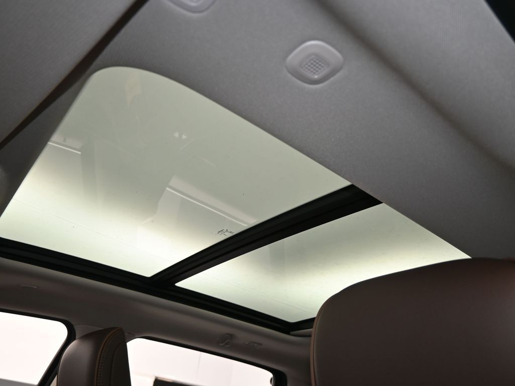 New 2026 Diamond Black Crystal Pearlcoat Ram Limited image 11