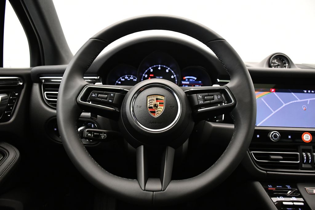 Thumbnail: 2025 Porsche Macan - 27