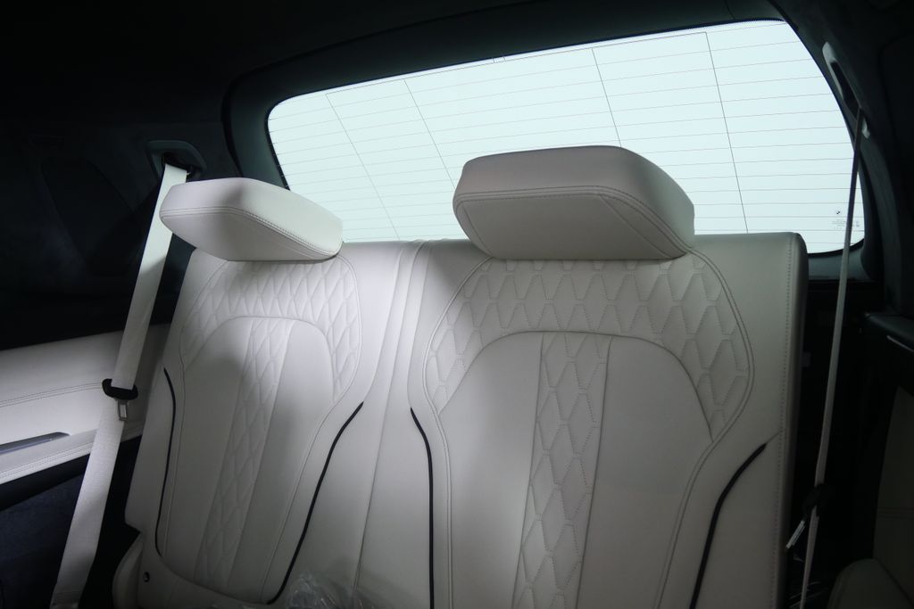 Thumbnail: 2027 BMW X7 - 18