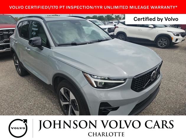 Vapour Gray Metallic 2026 Volvo XC40 B5 Plus AWD SUV / Crossover All-Wheel Drive Automatic