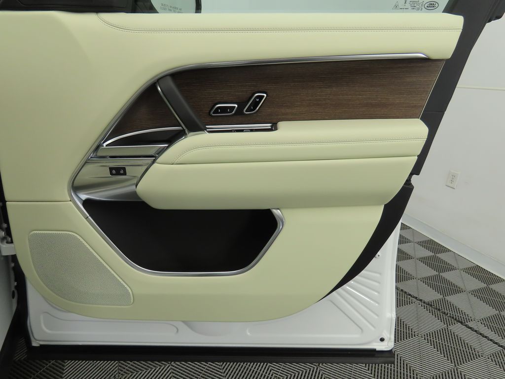 Thumbnail: 2025 Land Rover Range Rover - 25