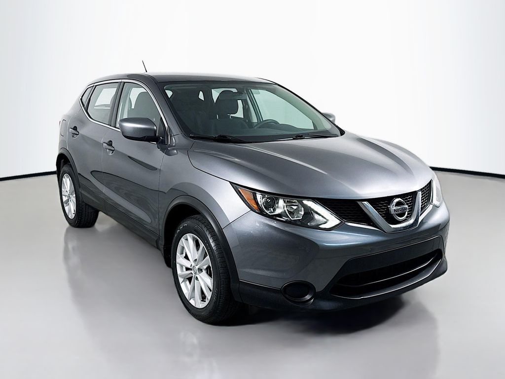 Thumbnail: 2017 Nissan Rogue Sport - 3