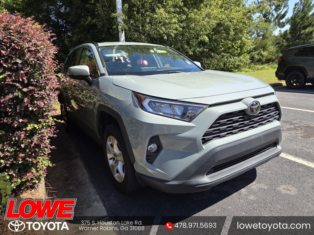 2021 Toyota RAV4 XLE FWD's photo