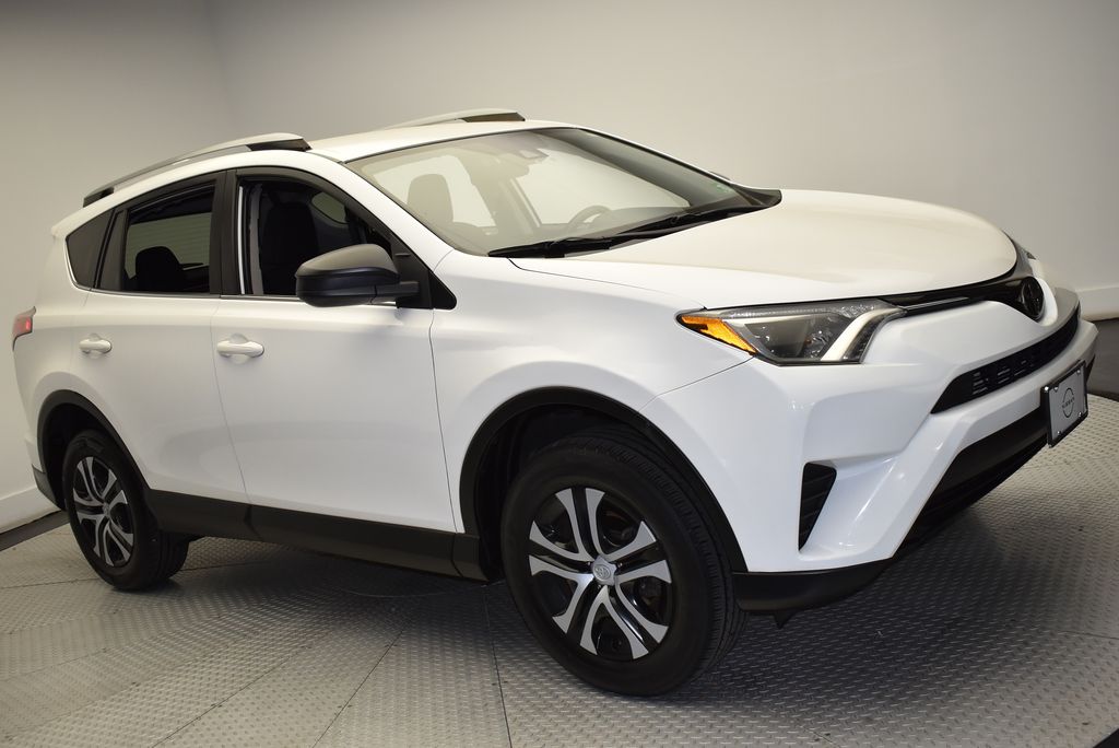 2018 Toyota RAV4 LE 3