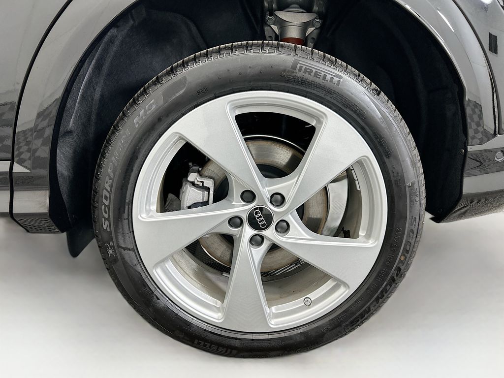 Thumbnail: 2025 Audi Q5 - 30