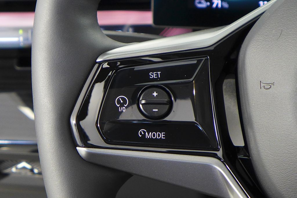 Thumbnail: 2025 BMW i5 - 31