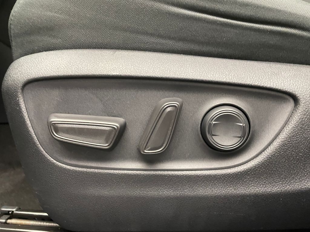 2024 Toyota RAV4 XLE 14