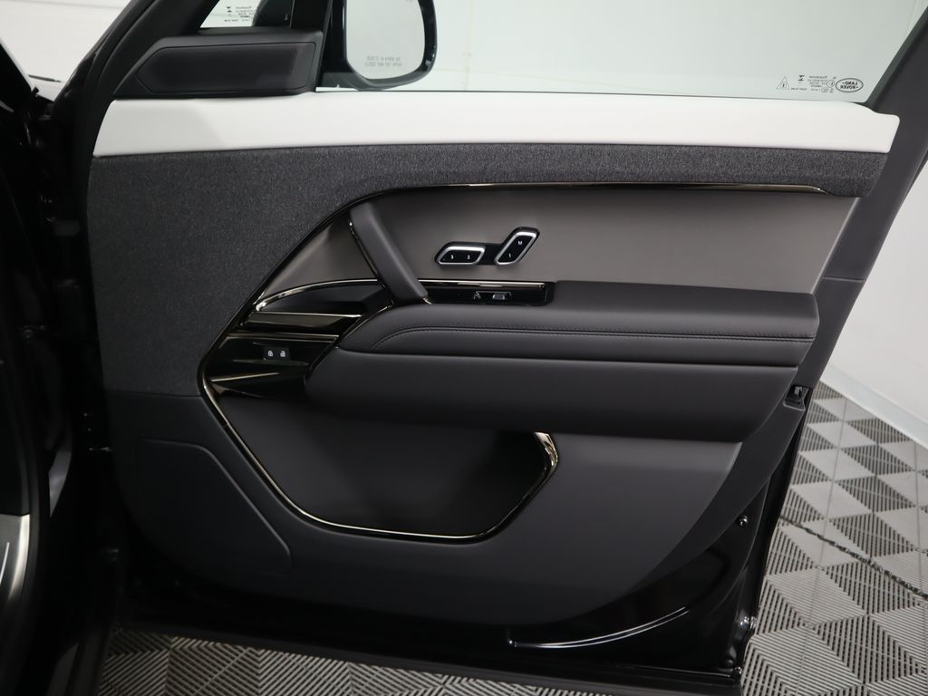 Thumbnail: 2025 Land Rover Range Rover Sport - 25