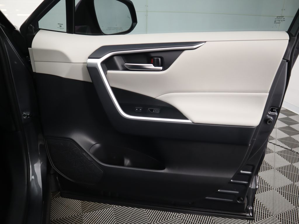 Thumbnail: 2025 Toyota RAV4 - 25