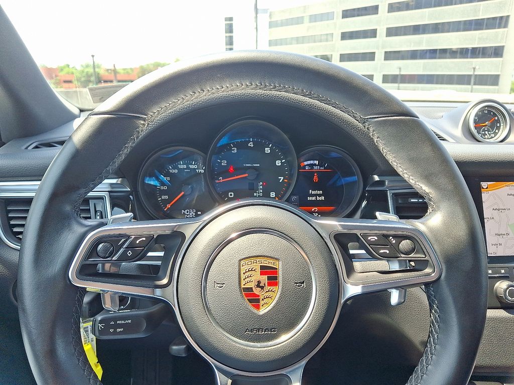Thumbnail: 2017 Porsche Macan - 22