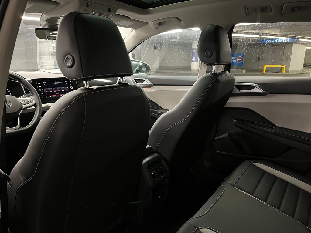 2025 Volkswagen Taos SEL - Photo 22