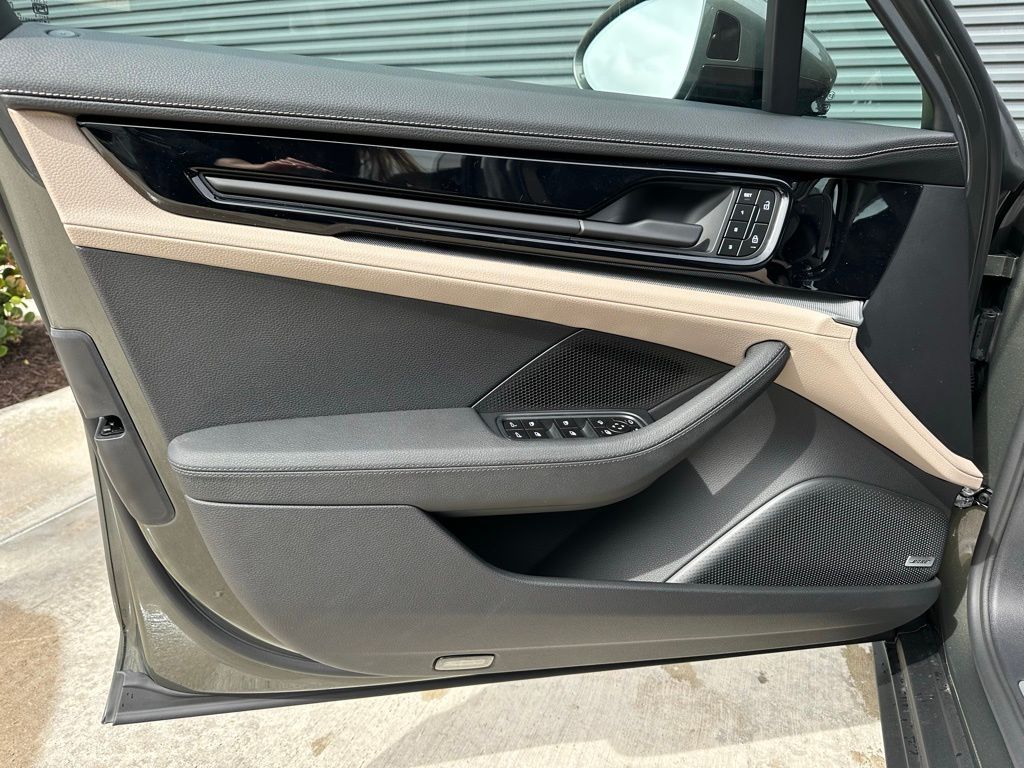 Thumbnail: 2026 Porsche Panamera - 19