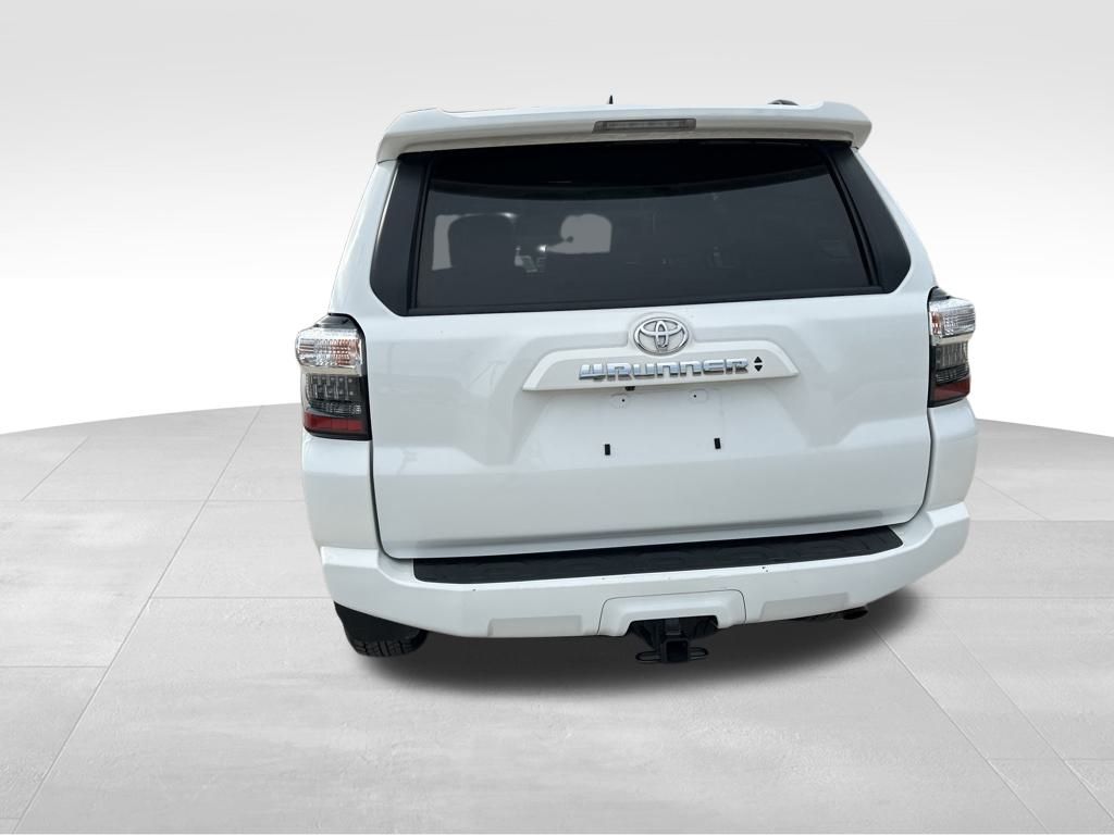 2024 Toyota 4Runner SR5 8