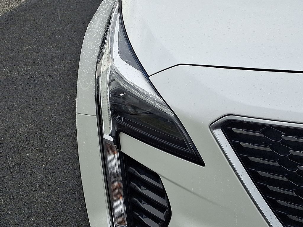 Thumbnail: 2022 Cadillac XT4 - 9