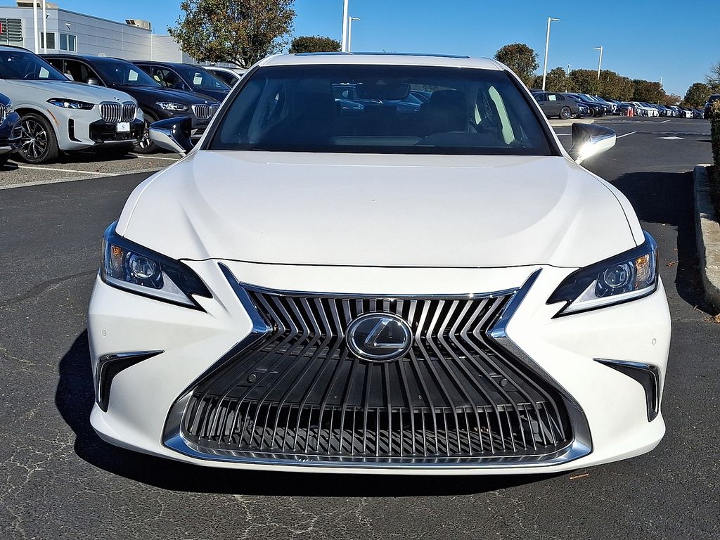 Thumbnail: 2021 Lexus ES - 2