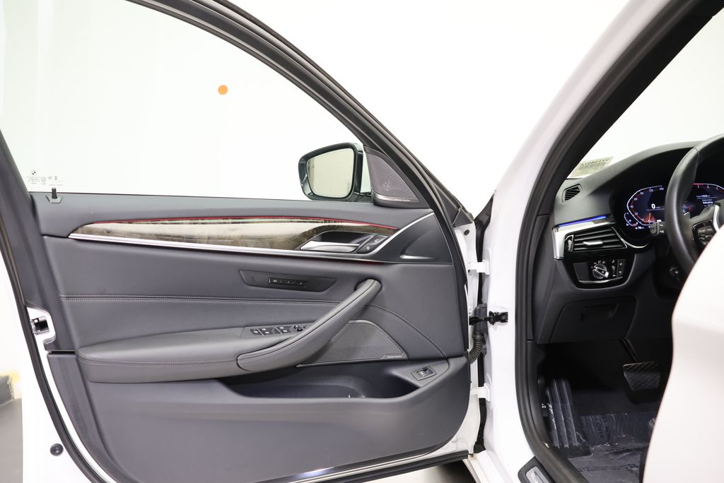 Thumbnail: 2023 BMW 5 Series - 26