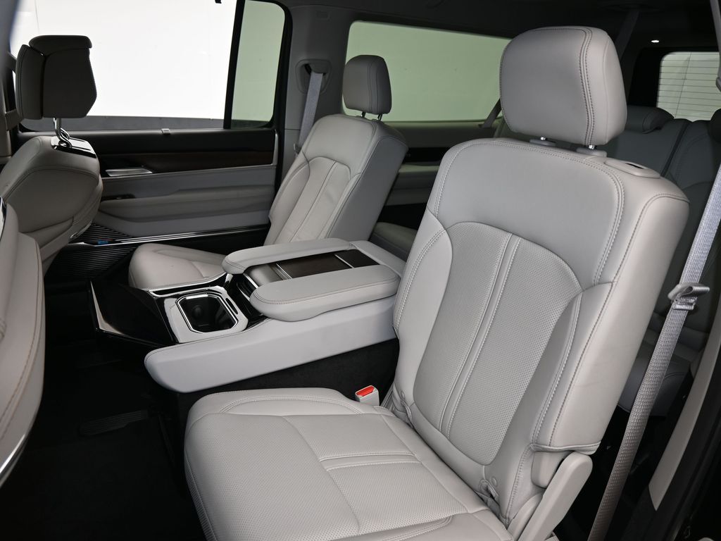 Used 2024 Diamond Black Crystal Pearlcoat Jeep Base image 45