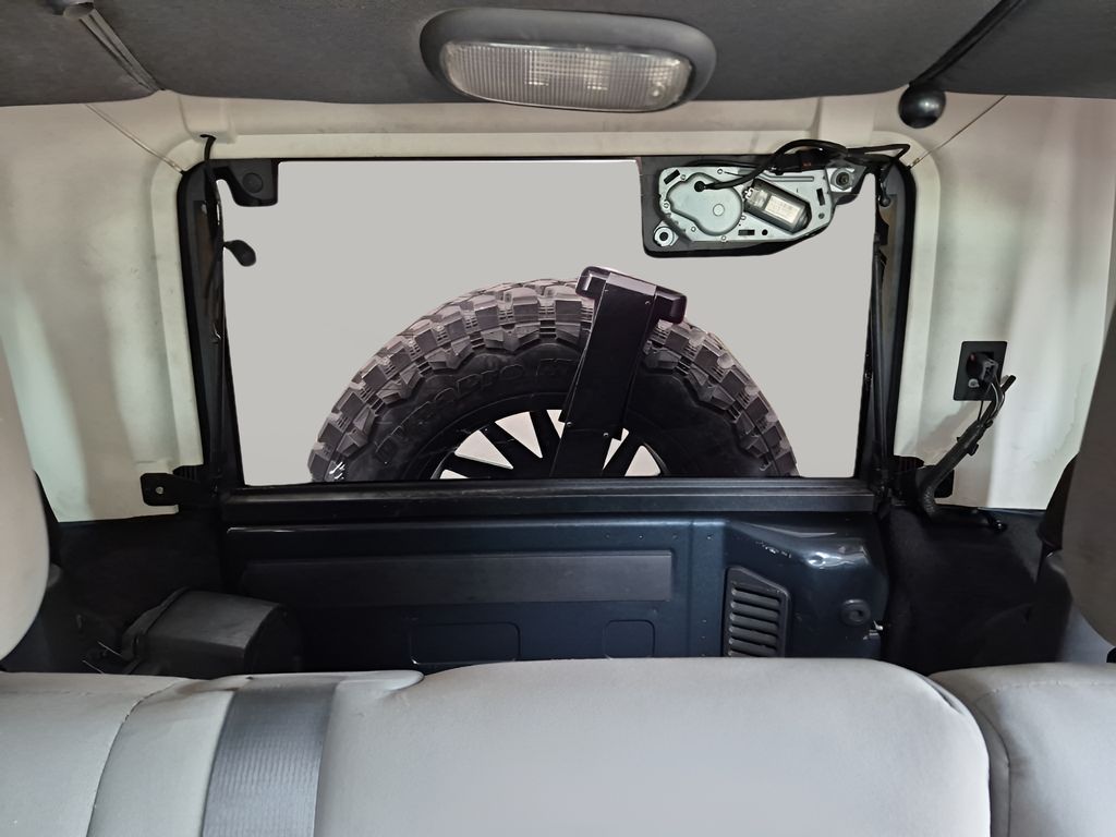 Used 2008  Jeep Unlimited X image 25