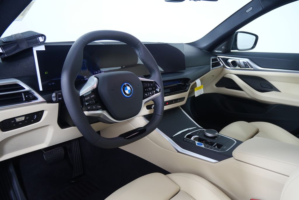 Thumbnail: 2025 BMW i4 - 12