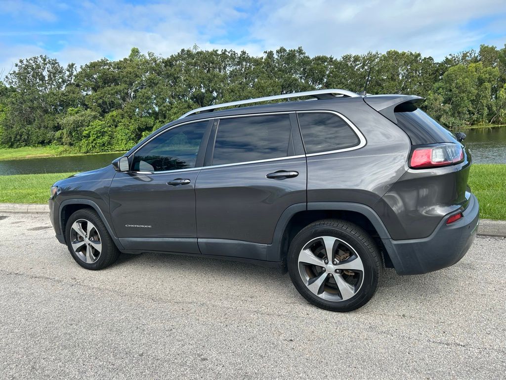 Thumbnail: 2019 Jeep Cherokee - 3