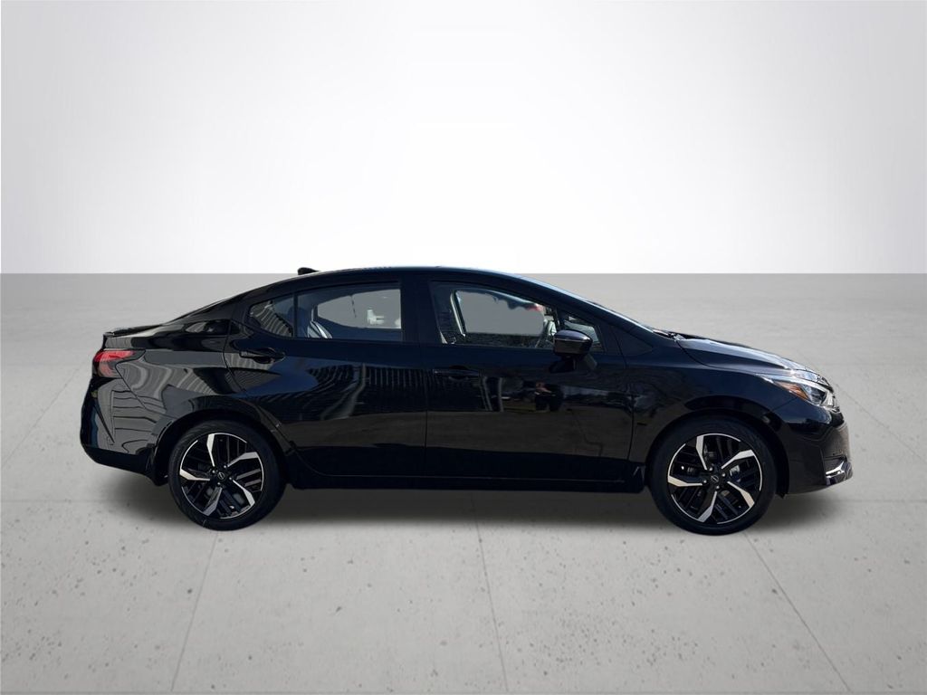 2025 Nissan Versa 1.6 SR