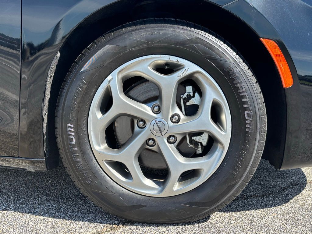 2023 Chrysler Pacifica Limited photo