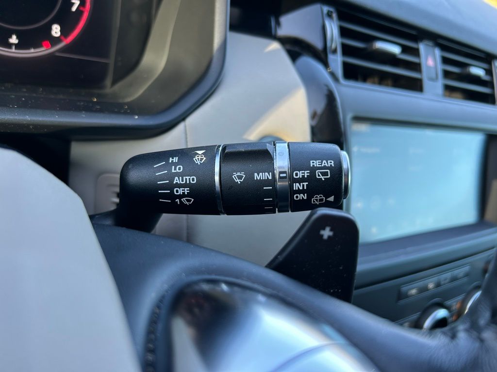 Thumbnail: 2018 Land Rover Discovery - 21