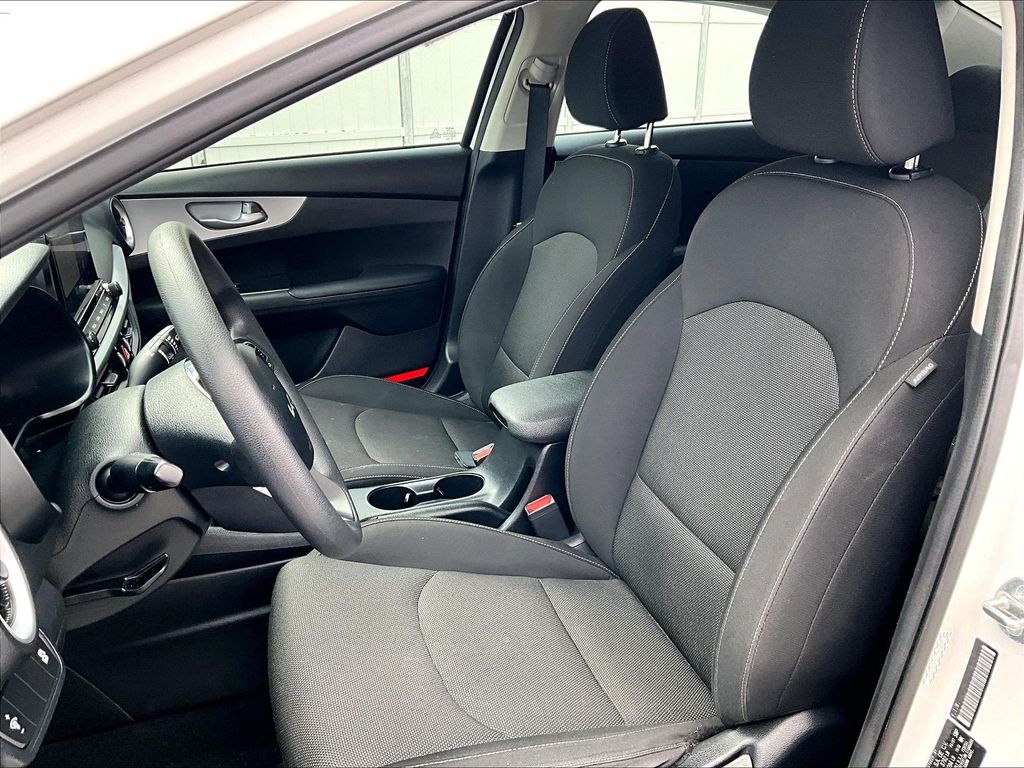 2024 Kia Forte — photo 10