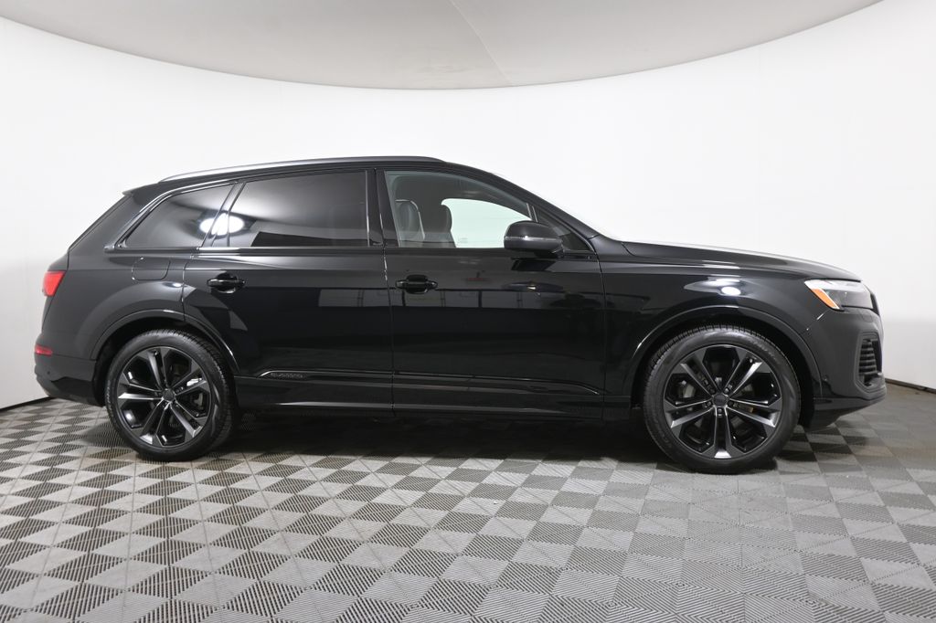 Thumbnail: 2026 Audi Q7 - 8