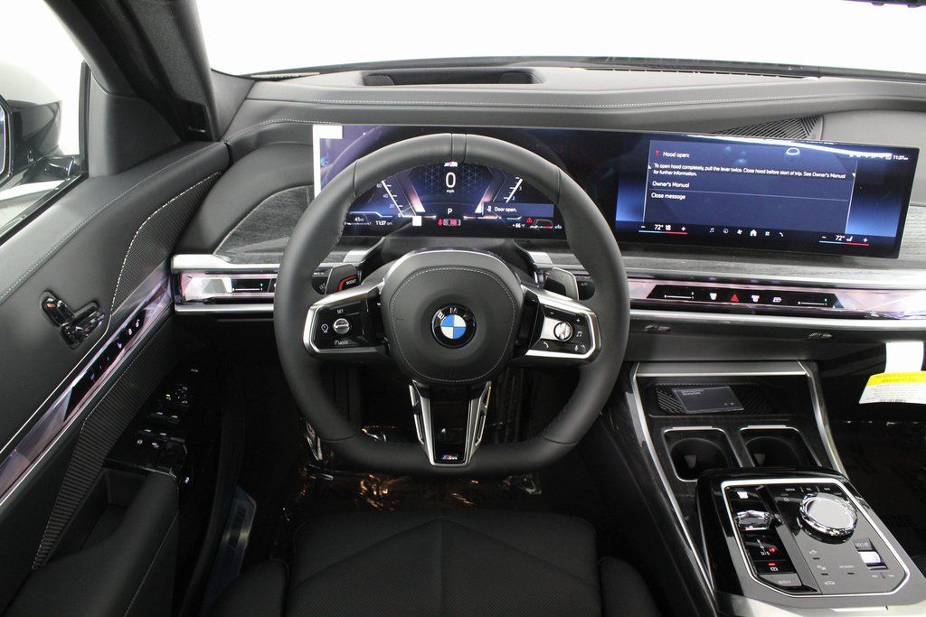 Thumbnail: 2026 BMW 7 Series - 3