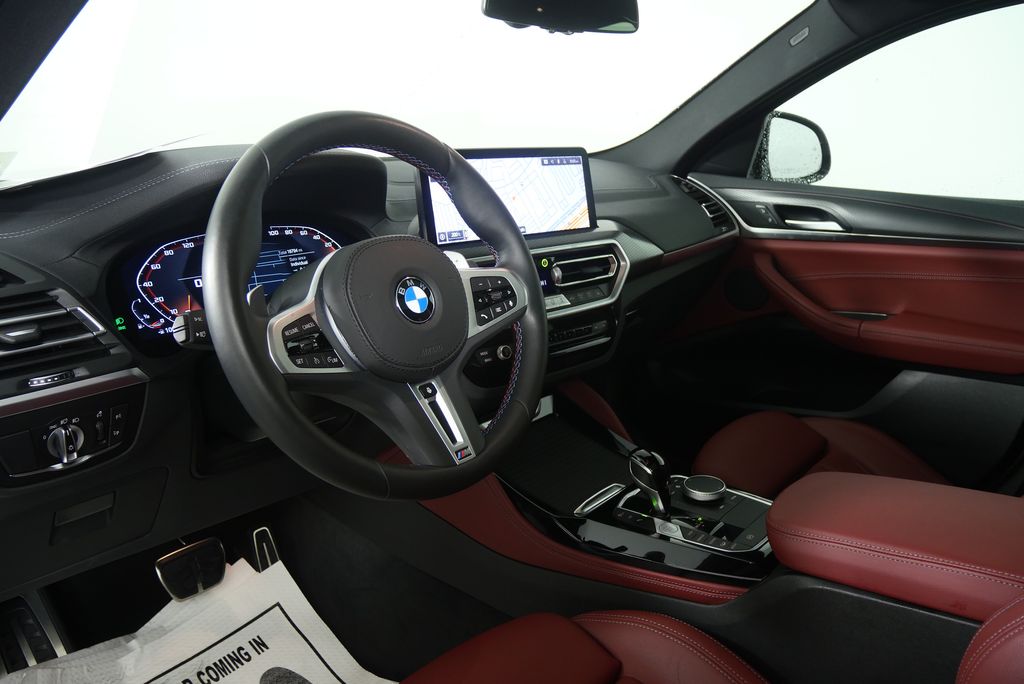 Thumbnail: 2025 BMW X4 - 13