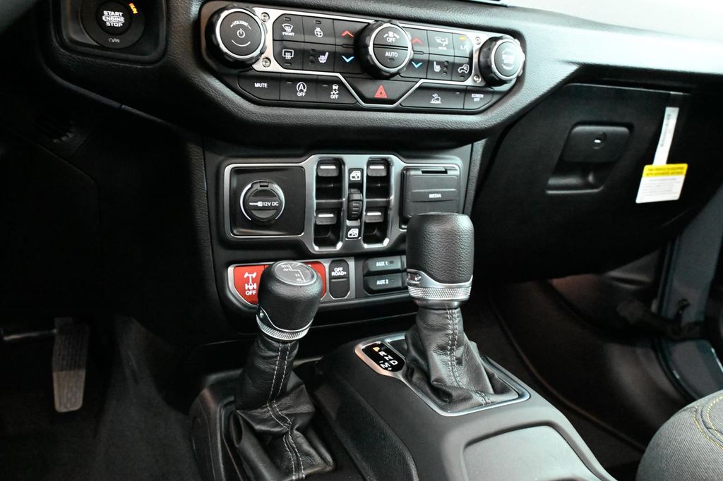2025 Jeep Wrangler 4-Door Willys - Photo 20