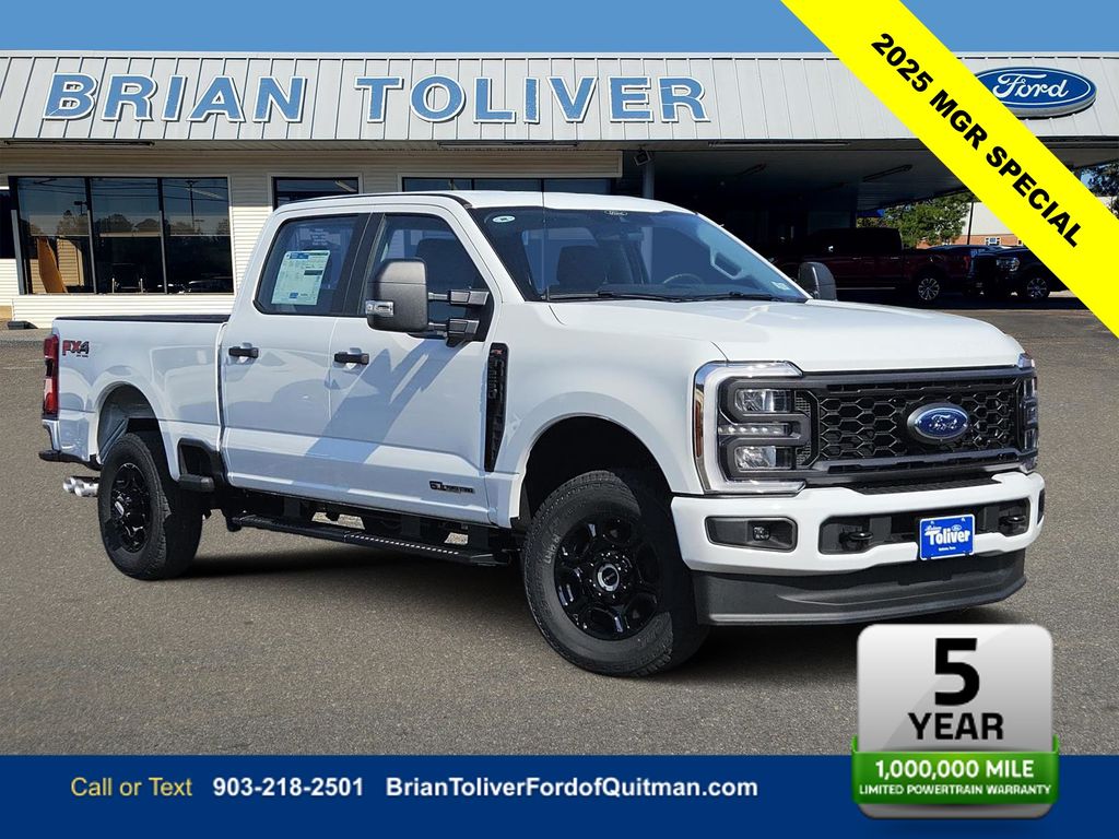 Oxford White 2025 Ford F-250 Super Duty XL Crew Cab 4WD Pickup Truck Four-Wheel Drive Automatic