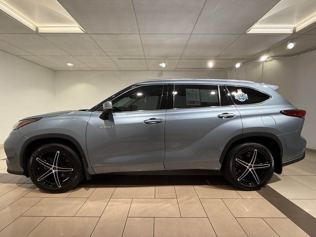 Thumbnail: 2021 Toyota Highlander - 2