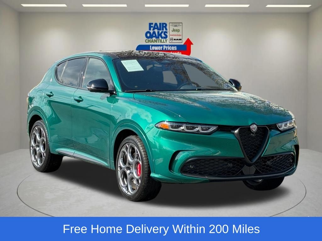 Green (Verde Fangio Metallic) 2025 Alfa Romeo Tonale Tributo Italiano eAWD SUV / Crossover All-Wheel Drive 6-Speed Automatic